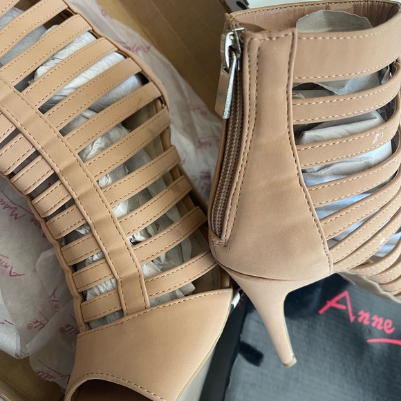 Heels - Picture 3 of 7